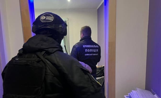 На Київщині правоохоронці викрили подружжя, яке допомагало тікати за кордон