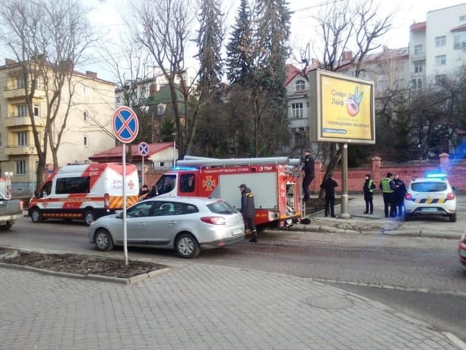 Через задимлення до Генконсульства РФ у Львові викликали рятувальників