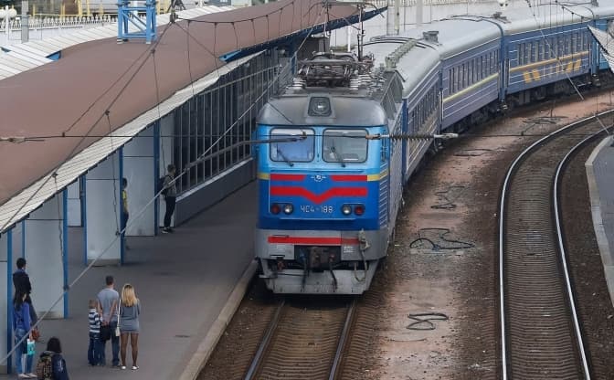 13-річного юнака, який катався на даху поїзда у Львові, вдарило струмом