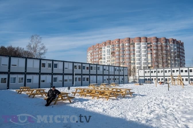13 людей з модульного містечка на Сихові – у лікарні. Яка причина