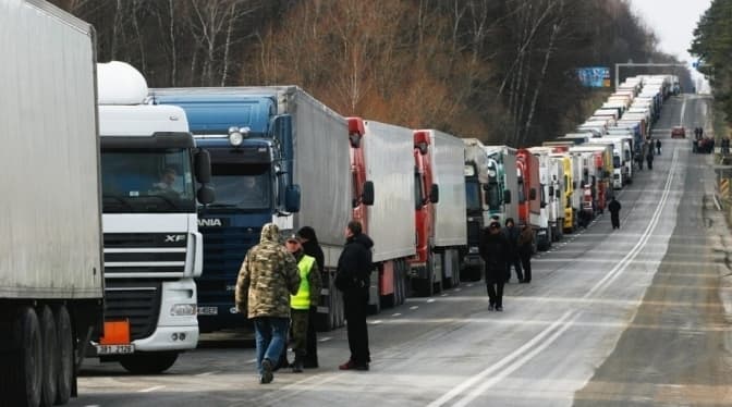 Поляки можуть повністю заблокувати кордон та на Сихові планують звести 10-поверховий будинок. Підсумки доби