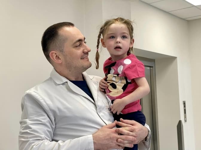 Львівські лікарі врятували 4-річну дівчинку з Північної Ірландії з епілепсією, що загрожувала життю