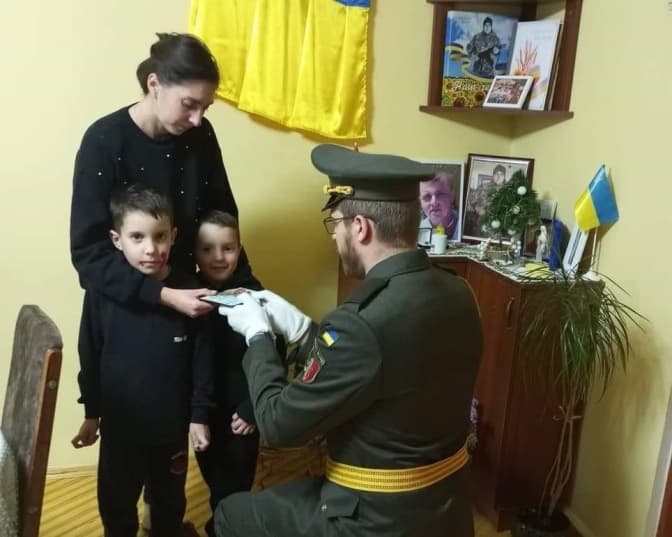 На Львівщині родині загиблого захисника вручили відзнаку «Хрест Хоробрих»