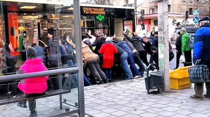 Міський автобус наїхав на жінку у Львові
