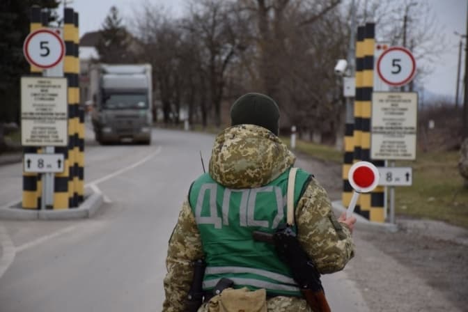 На Львівщині викрили 11 чоловіків, які намагалися незаконно виїхати за кордон