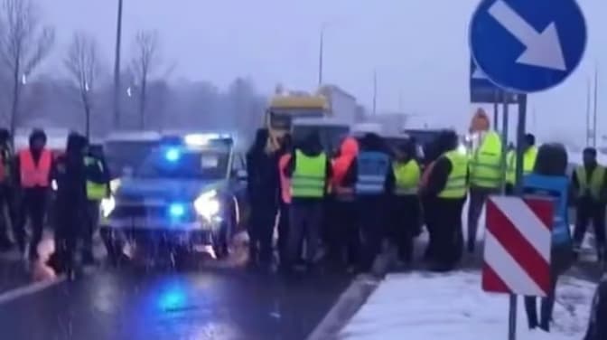 Українські водії вийшли на протест у двох польських містах