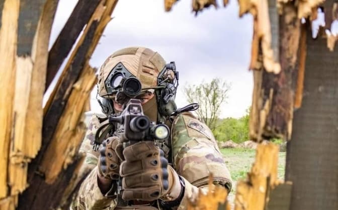 Понад 1100 окупантів та майже 60 одиниць автомобільної техніки за добу. Втрати армії рф на фронті