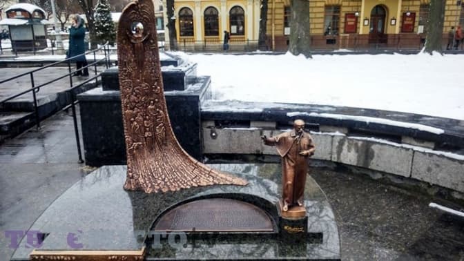 Міні-пам’ятник Шевченку у Львові забрали на ремонт