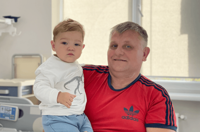 Львівські лікарі вилікували однорічного хлопчика, який отримав опік від каміна