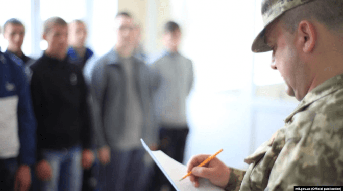 Зеленський відповів на петицію щодо заборони видавати повістки на блокпостах, АЗС і на вулиці
