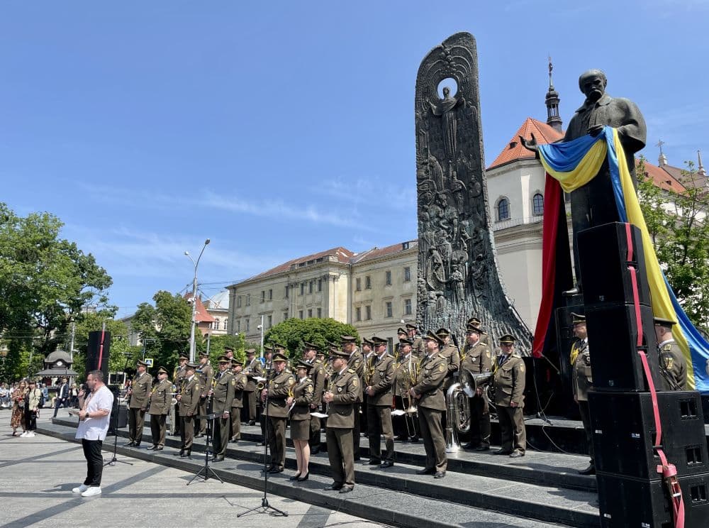 Як у Львові відзначили День Героїв. Фото