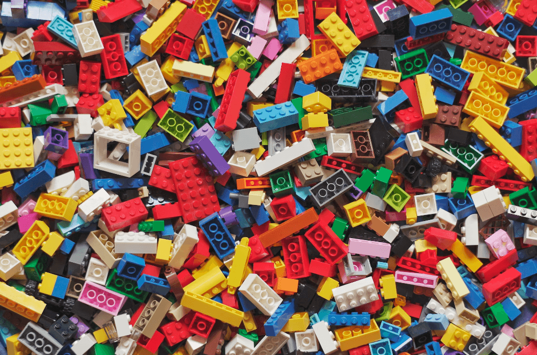«Lego» через суд вимагає знищити іграшки, які замовила компанія зі Львівщини