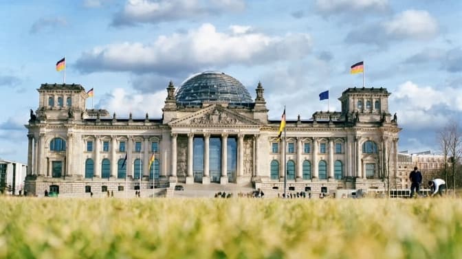 Українець створив петицію до німецького уряду, де вимагає відключити Росію від SWIFT