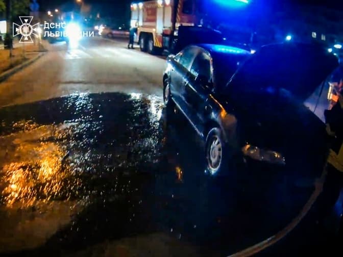 На Львівщині під час руху зайнявся автомобіль