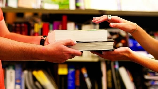 На які університети Львова зменшився попит та про кумирів і тих, кого в Україні найменше читають. Підсумки доби