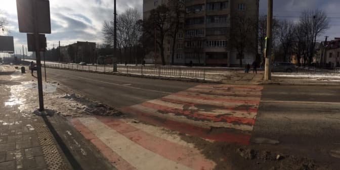 Львів’яни скаржаться на понищені пішохідні переходи та тротуари