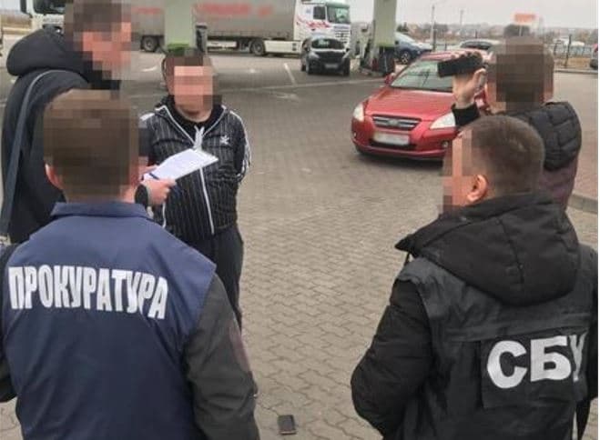 На Львівщині СБУ затримала чоловіка, який переправляв ухилянтів за кордон