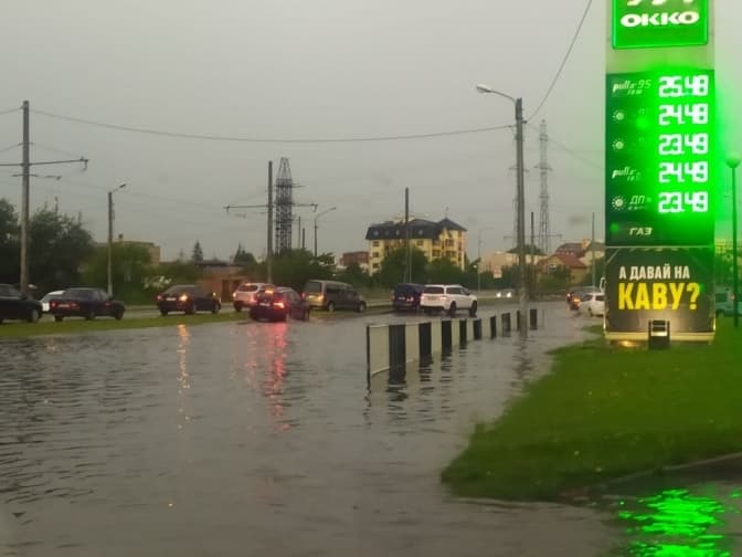 Під час учорашньої грози у Львові випало 25% місячної норми опадів
