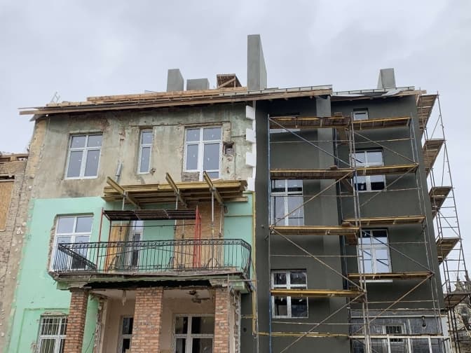 Як у Львові відновлюють будинки, куди у вересні влучила ракета. Підсумки доби