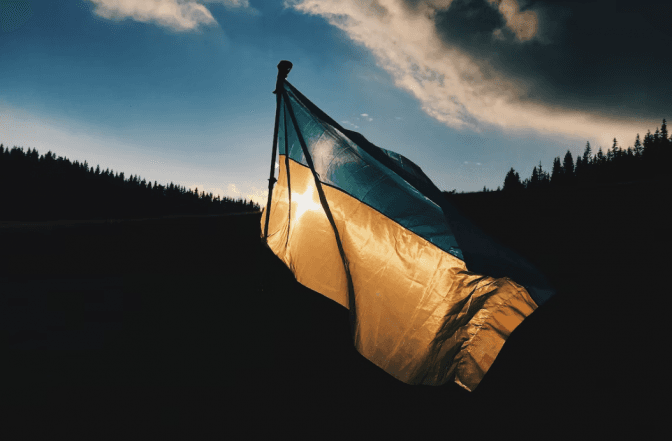 Військові зі Львівщини знайшли прапор, який закопав житель Харківщини, щоб вберегти від ворога