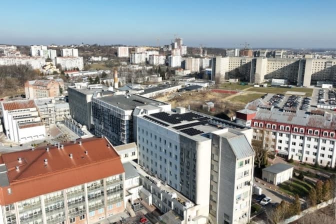 У Львові встановлюють сонячні панелі на лікарнях і школі. Де саме