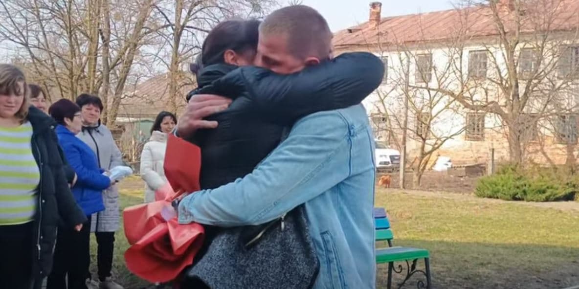 На Львівщині зустріли 27-річного захисника, що повернувся з полону
