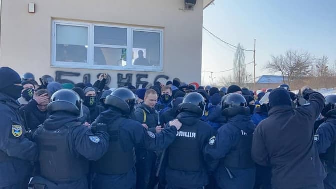 У Львові під час акції проти бізнесу Козака відбулися сутички активістів з поліцейськими