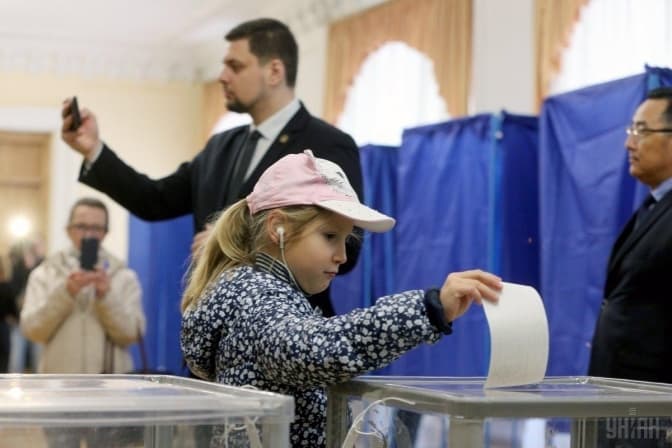 Реформи ЖКГ і СБУ. З чим ідуть на вибори кандидати 115 округу