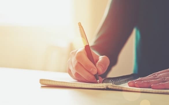 Пів яблука та ирій. Що змінює новий український правопис. Інфографіка
