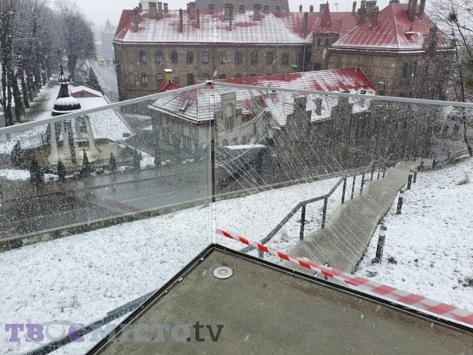 Із вандала, який пошкодив Меморіал Небесної Сотні, можуть стягнути 8 тисяч гривень