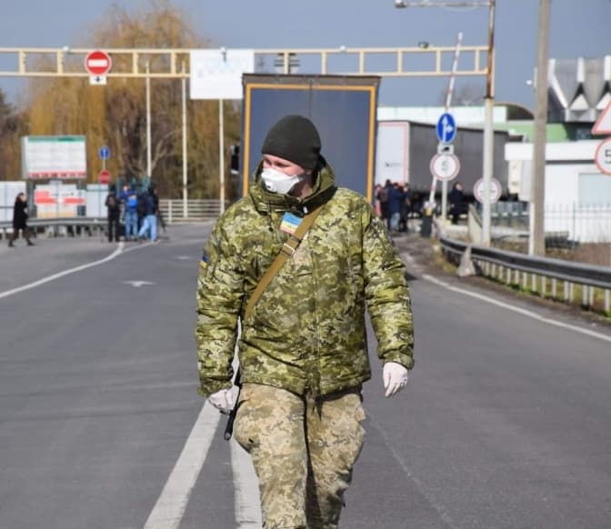 На «Краковці» зловили порушників, які хотіли виїхати в Польщу в перший день самоізоляції