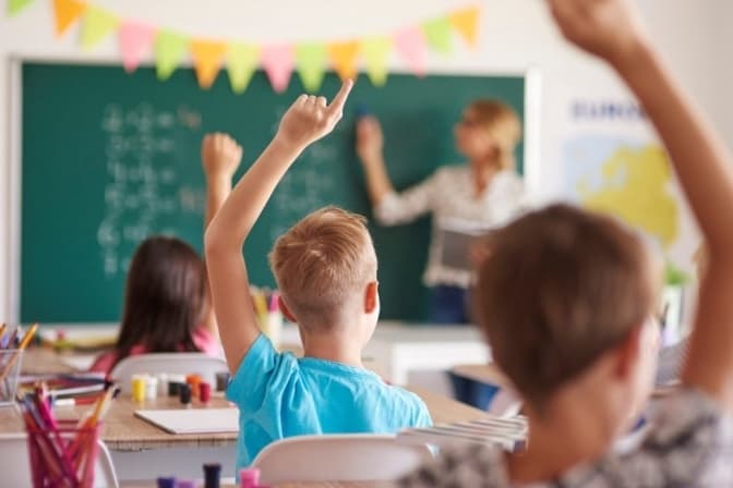 Для учнів 1-4 класів змінять систему оцінювання. Замість балів тепер будуть букви