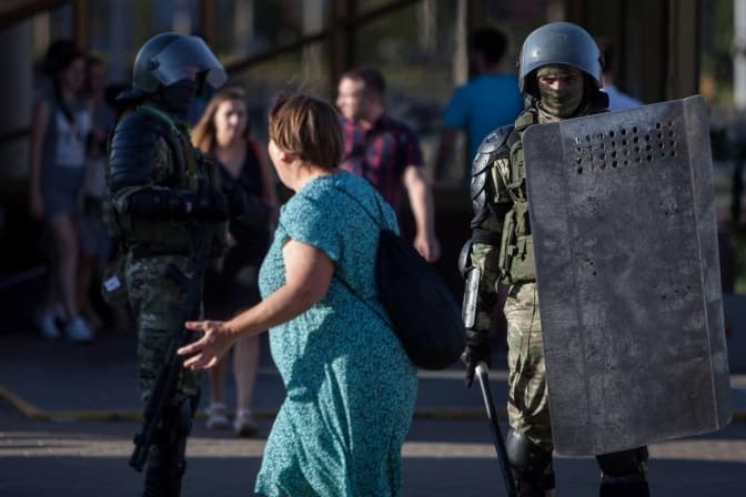 Завгосп Нацполіції відкрив елітний клуб, насильство та страйк в Білорусі. Головне за ніч і минулу добу