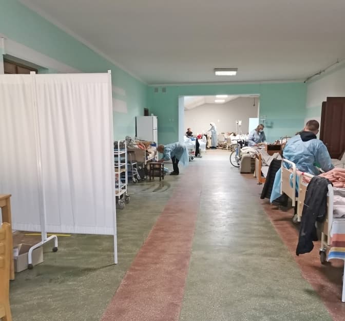 Чи справді у львівських лікарнях хворих із Covid-19 кладуть у коридорах