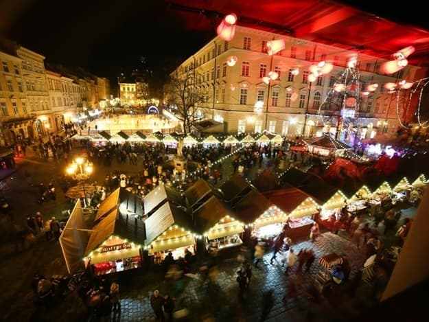 Різдвяний ярмарок на площі Ринок у Львові працюватиме на тиждень довше