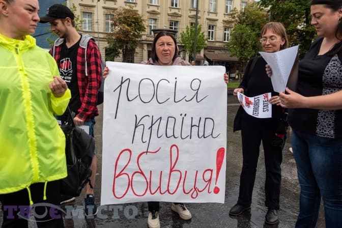 Розповідь дружини «азовця» та як українці жартують з ймовірного ядерного удару. Підсумки доби