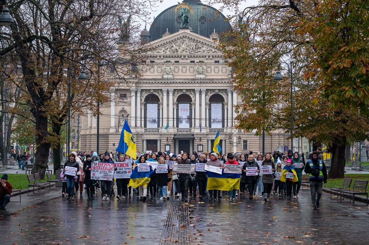 Сьогодні відбувся мирний пікет біля Оперного театру у Львові