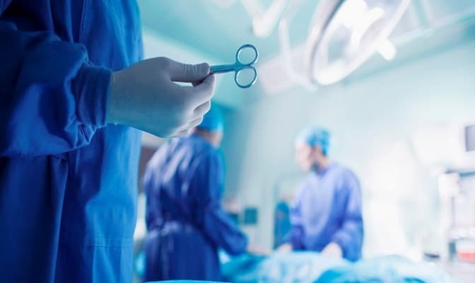 У Львові прооперували жінку з двома видами раку