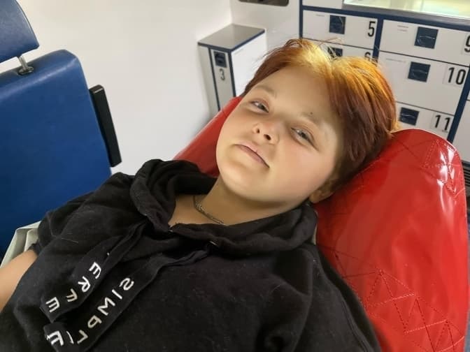 До Львова з Бахмута доправили 15-річну дівчинку, яка керувала авто з простреленими колінами