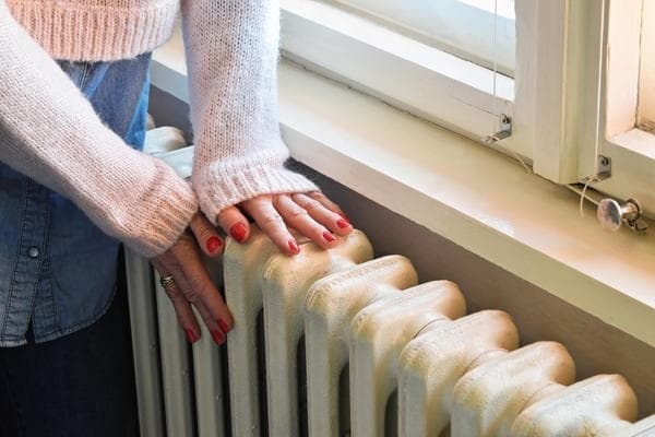 До будинків Сихова знову подають тепло. Відновлення гарячої води ще триває