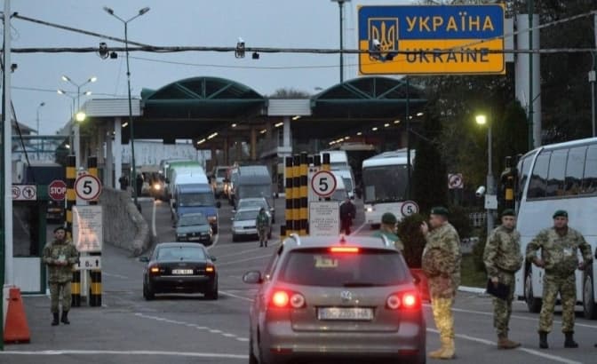 50 українців депортували зі США: їх повернули через пункт пропуску на Львівщині