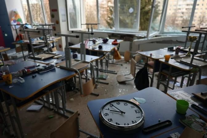 Скільки шкіл у Львові пошкодили ракети росіян та чи витримає влучання гребля Київської ГЕС. Підсумки доби