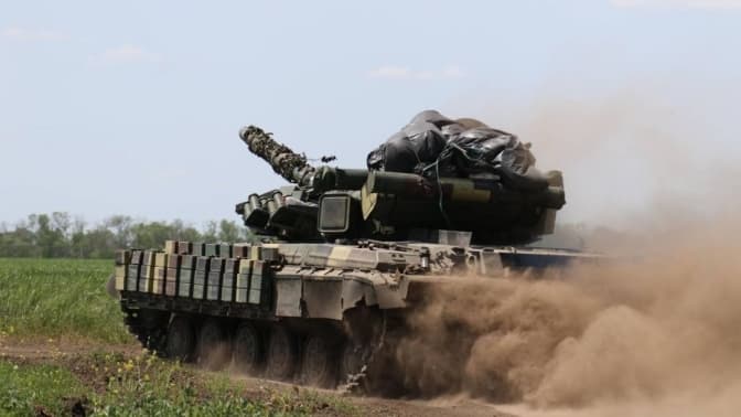 Росія наступає на кількох напрямках, для підсилення перекидає БТГ, – Генштаб
