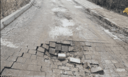 На вулиці Повстанській у Львові утворилося провалля. Фото