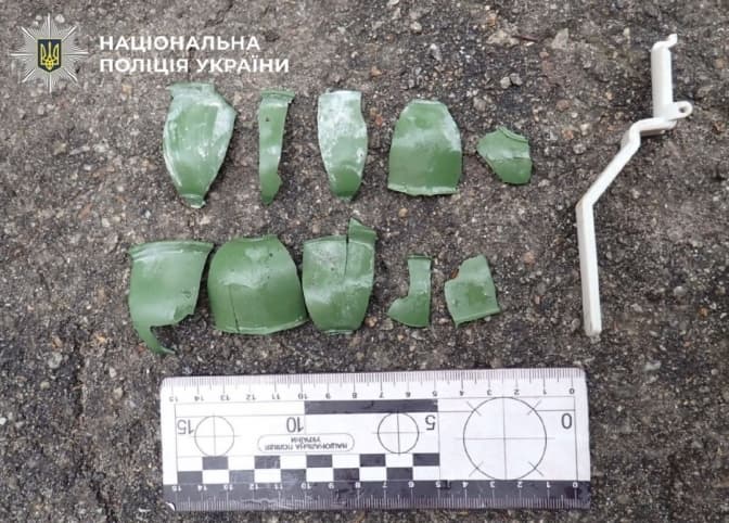У Києві чоловік вчинив розбійний напад на магазин та, тікаючи, підірвав страйкбольну гранату
