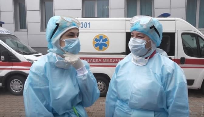 У Львові доплати у 300% окладу отримали медики двох лікарень. У міськраді пояснили, чому
