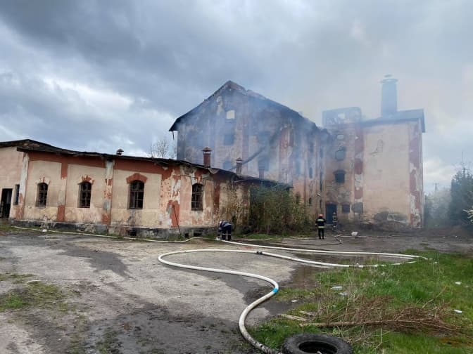 На недіючому пивзаводі на Львівщині трапилася пожежа. Фото