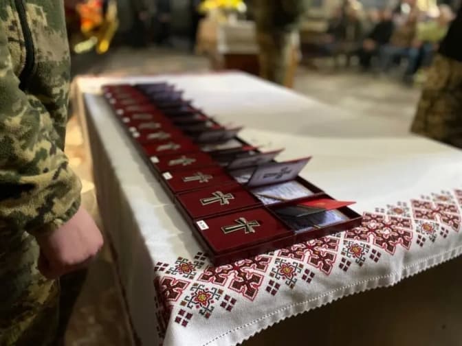 У Гарнізонному храмі вручили ордени «Хрест Героя» родинам загиблих Героїв
