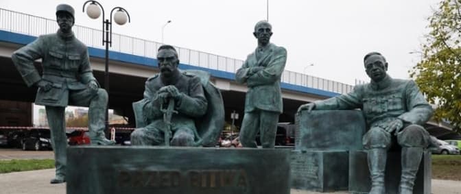 Симон Петлюра у компанії Шарля де Голля. У Польщі відкрили пам'ятник борцям із більшовизмом