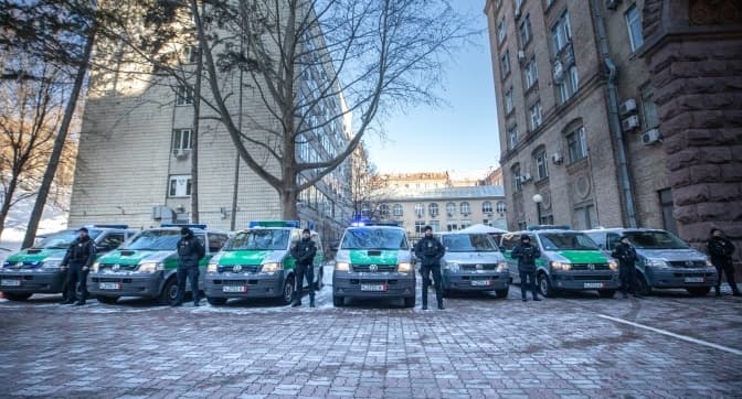Поліцейські автомобілі та генератори: Київ отримав допомогу від міжнародних партнерів